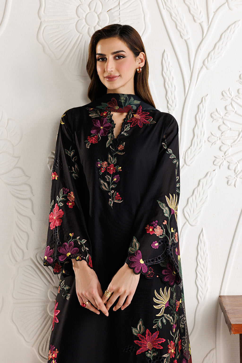 UE-681 Embroidered Lawn Secondary image
