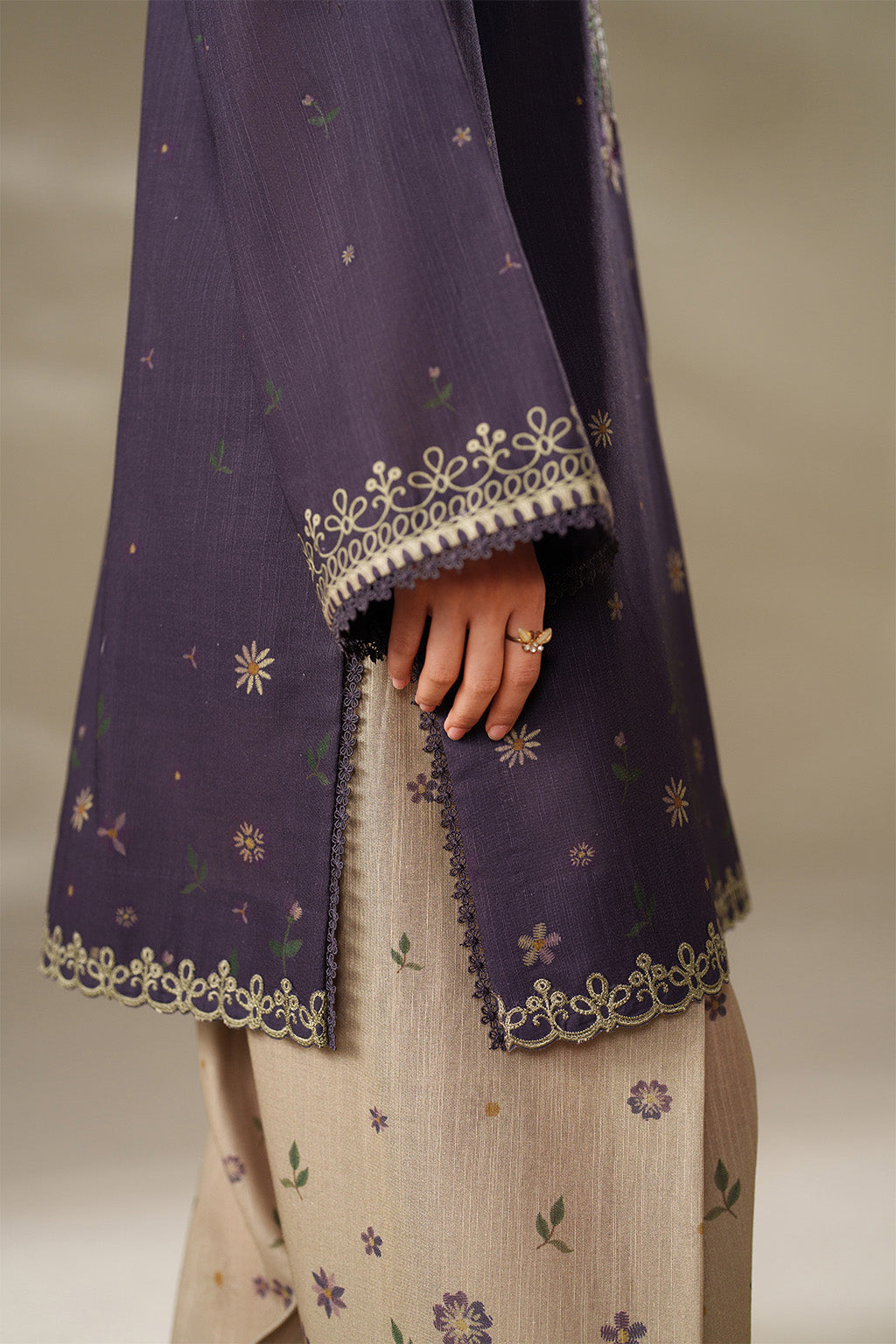 UE-568 Printed Khaddar - Iznik