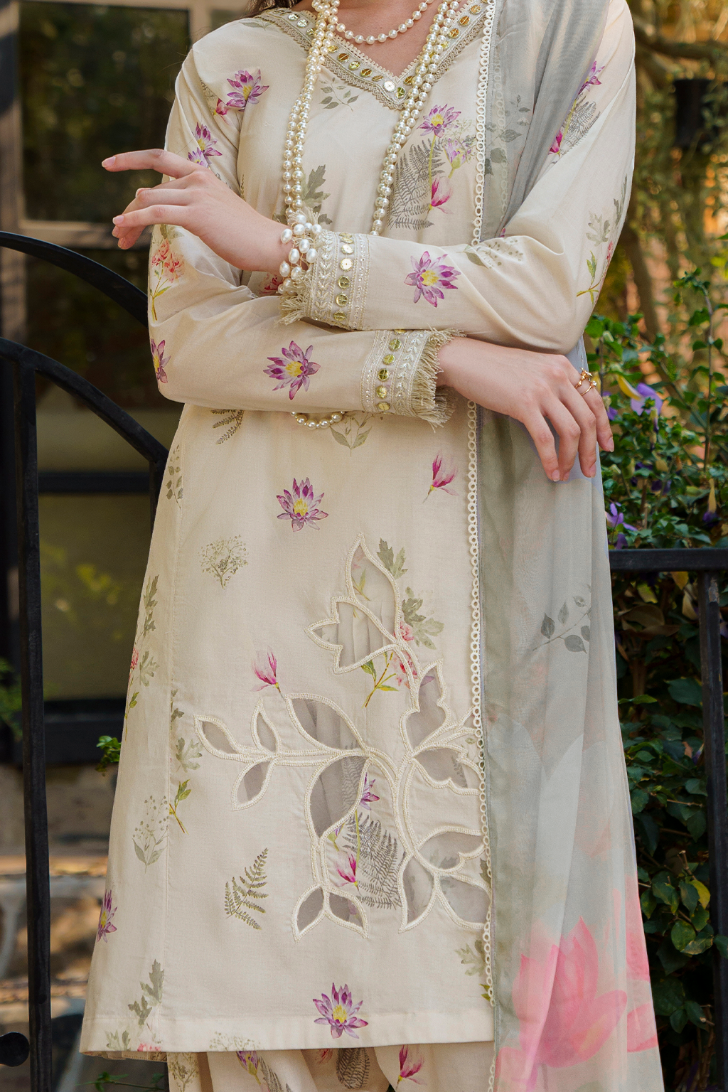 UE-236 Printed Lawn - Iznik