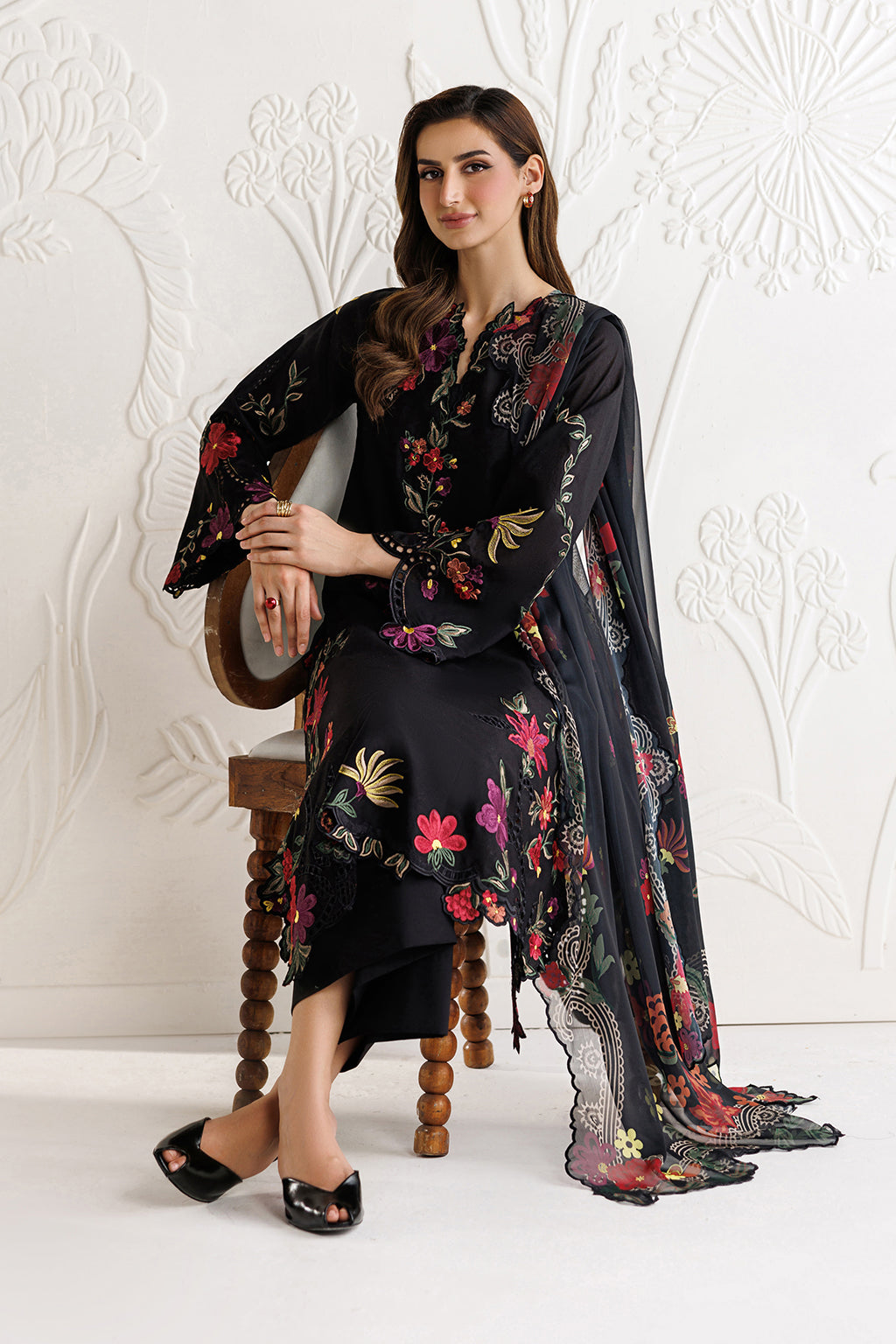 UE-681 Embroidered Lawn