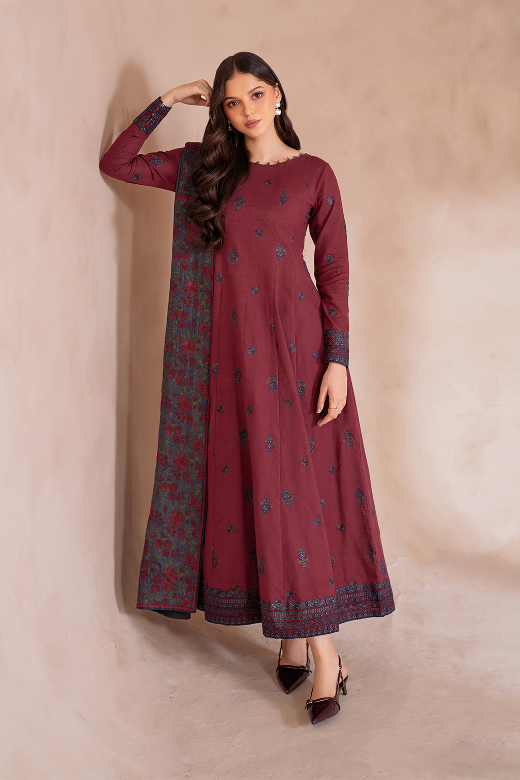 UE-372 Embroidered Khaddar - Iznik