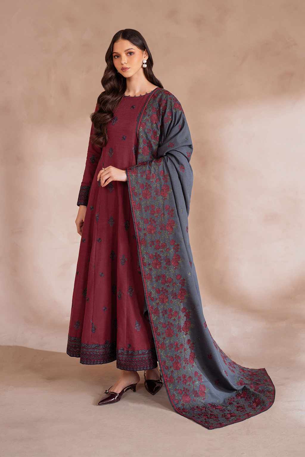 UE-372 Embroidered Khaddar - Iznik