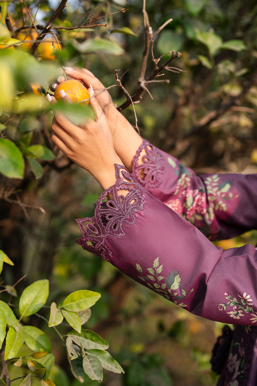 UE-393 Printed Lawn - Iznik