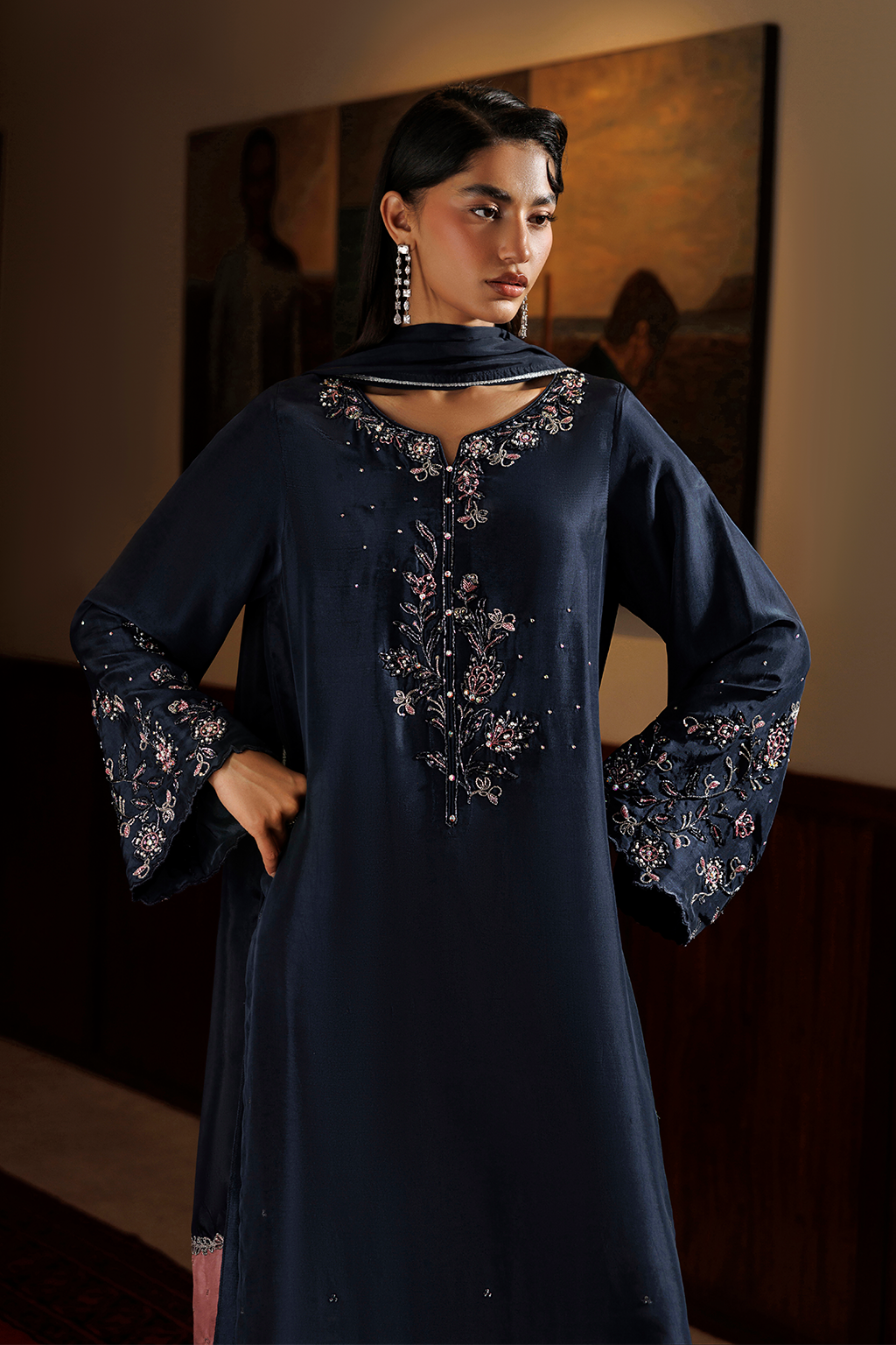 UE-723 Embroidered Ramen Silk