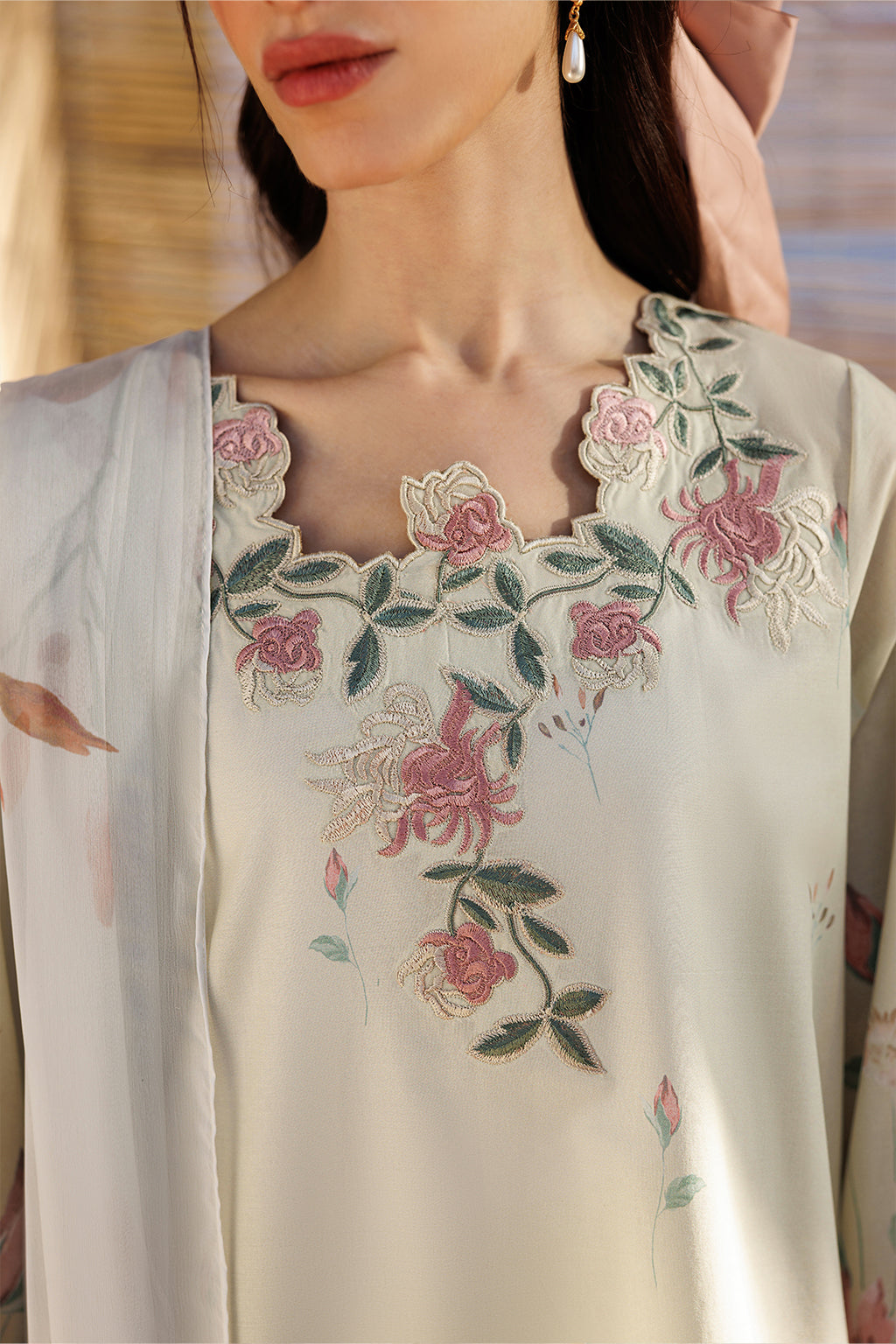 UE-672 Printed Lawn Secondary image