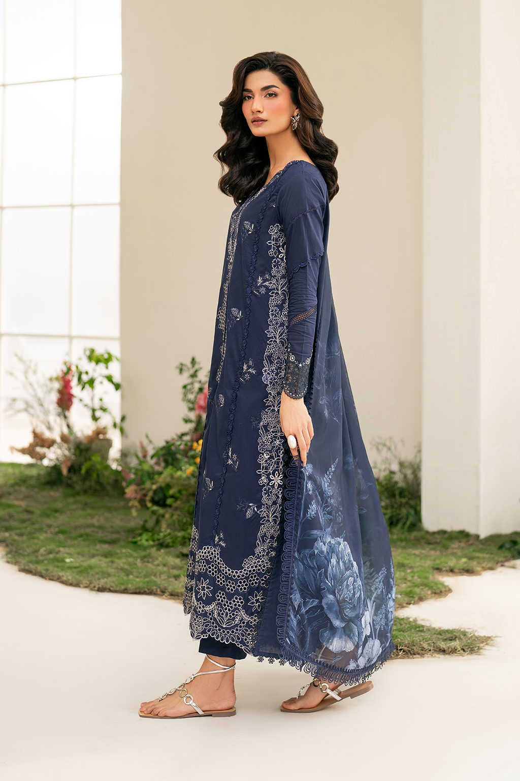 Embroidered Lawn dress - Iznik