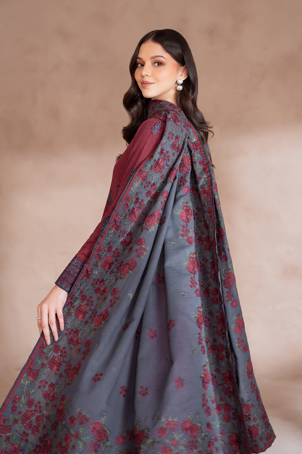 UE-372 Embroidered Khaddar - Iznik