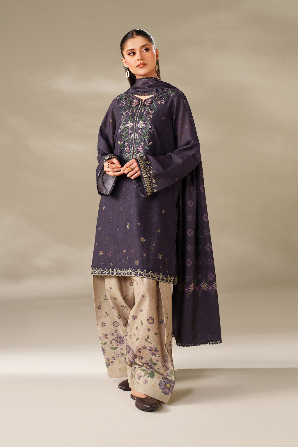 UE-568 Printed Khaddar - Iznik
