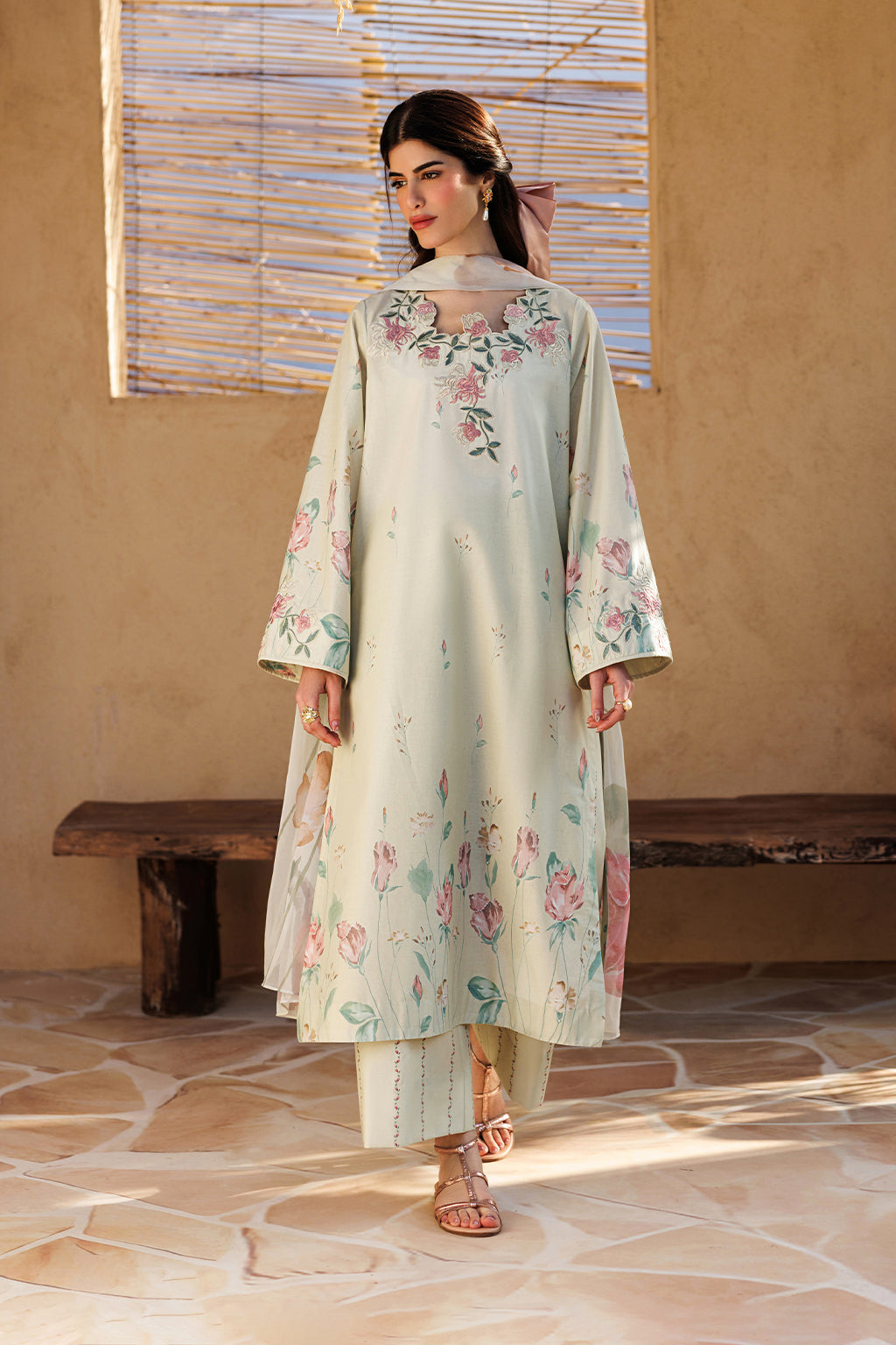 UE-672 Printed Lawn - Iznik Global Main image