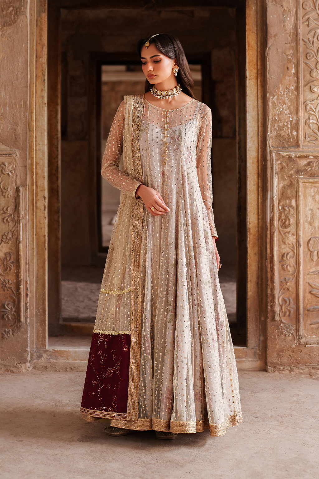 UE-548  Embroidered Net - Iznik