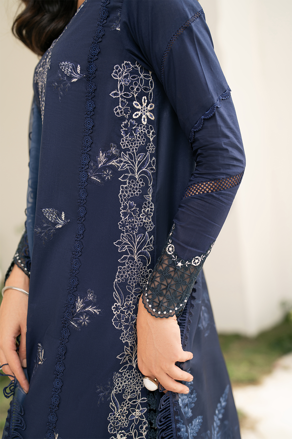 Embroidered Lawn dress - Iznik