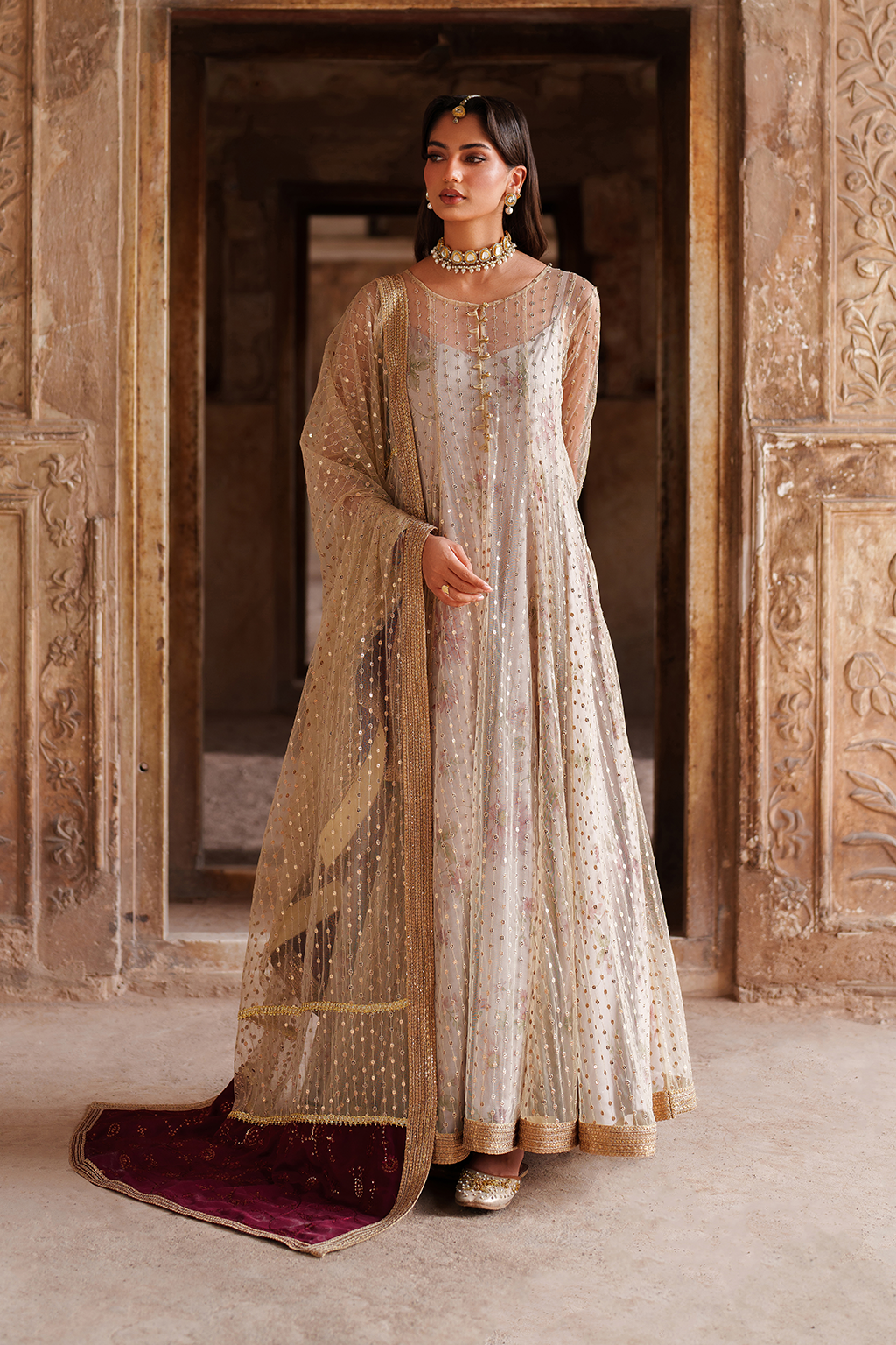UE-548  Embroidered Net - Iznik