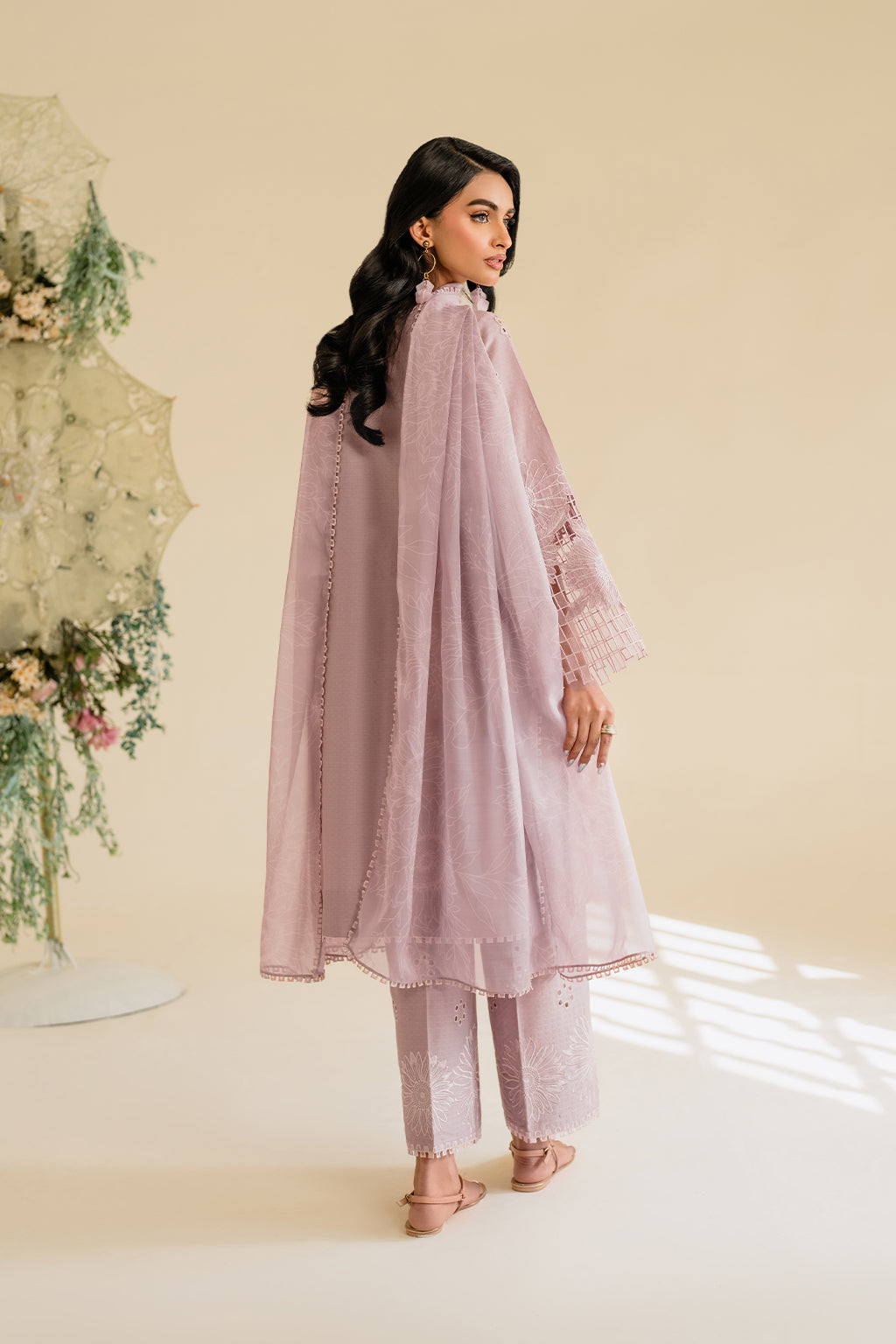 UE-431 Embroidered Textured Lawn - Iznik