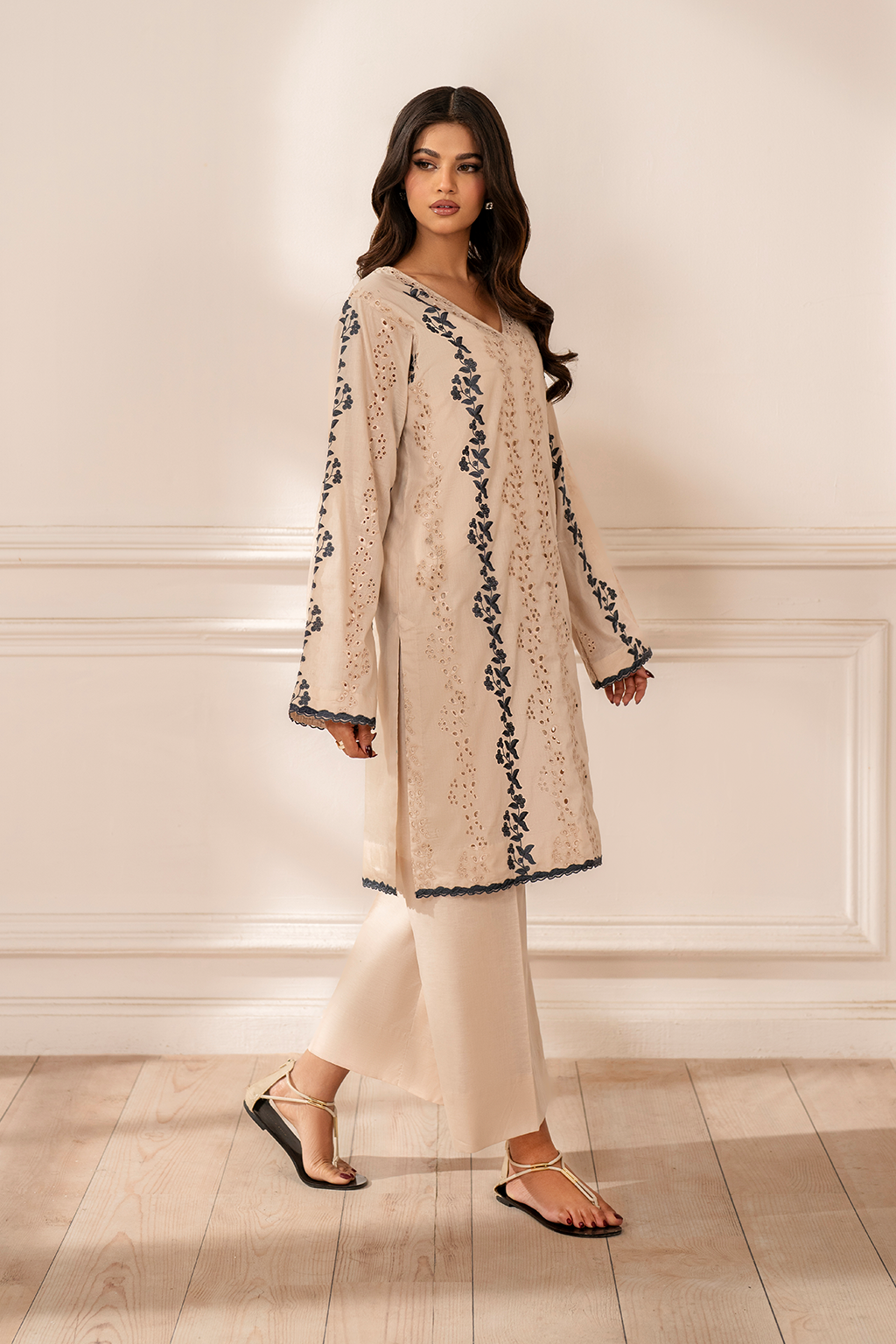 IP-221 Embroidered Lawn - Iznik