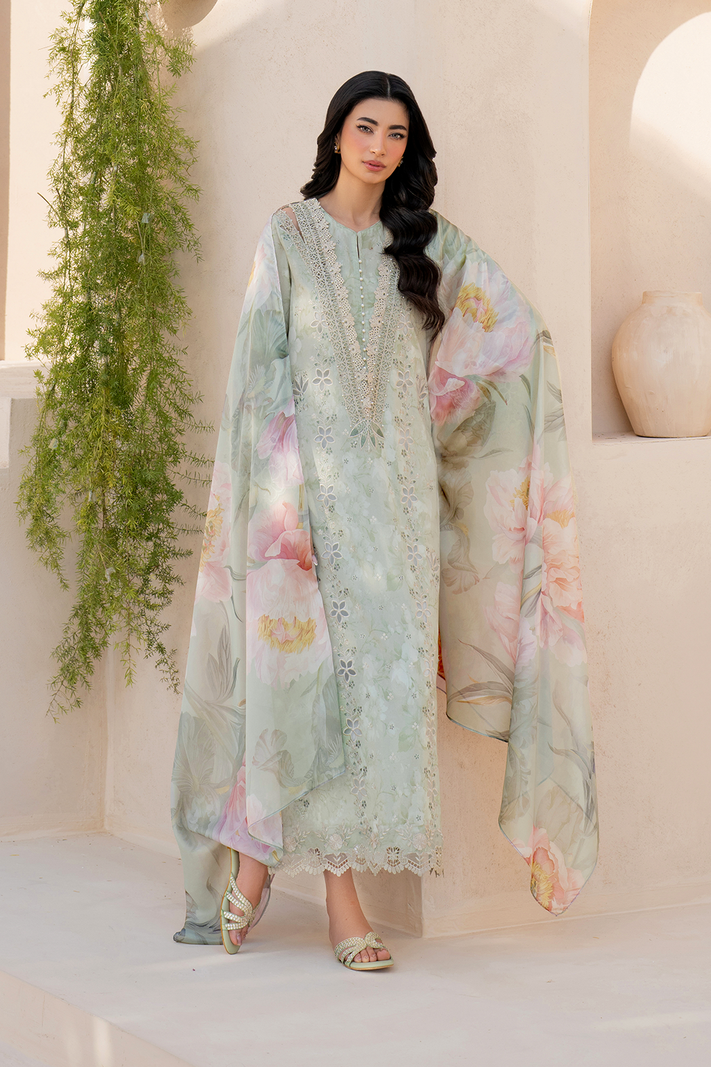 Embroidered Lawn dress - Iznik 