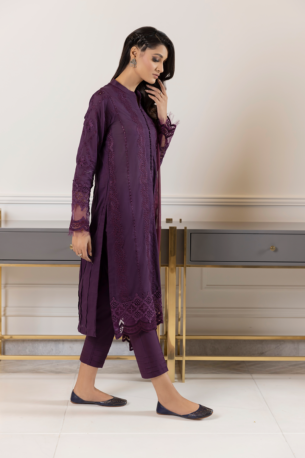 UE-108 Embroidered Lawn - Iznik