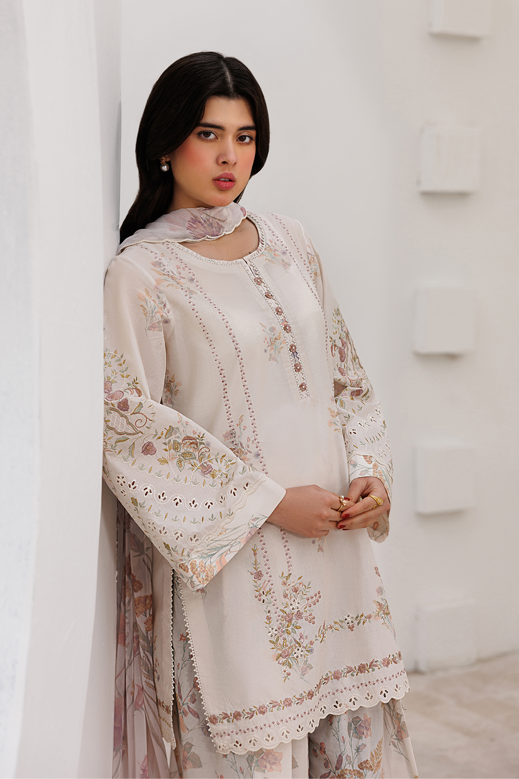 UE-631 Printed Lawn Secondary image