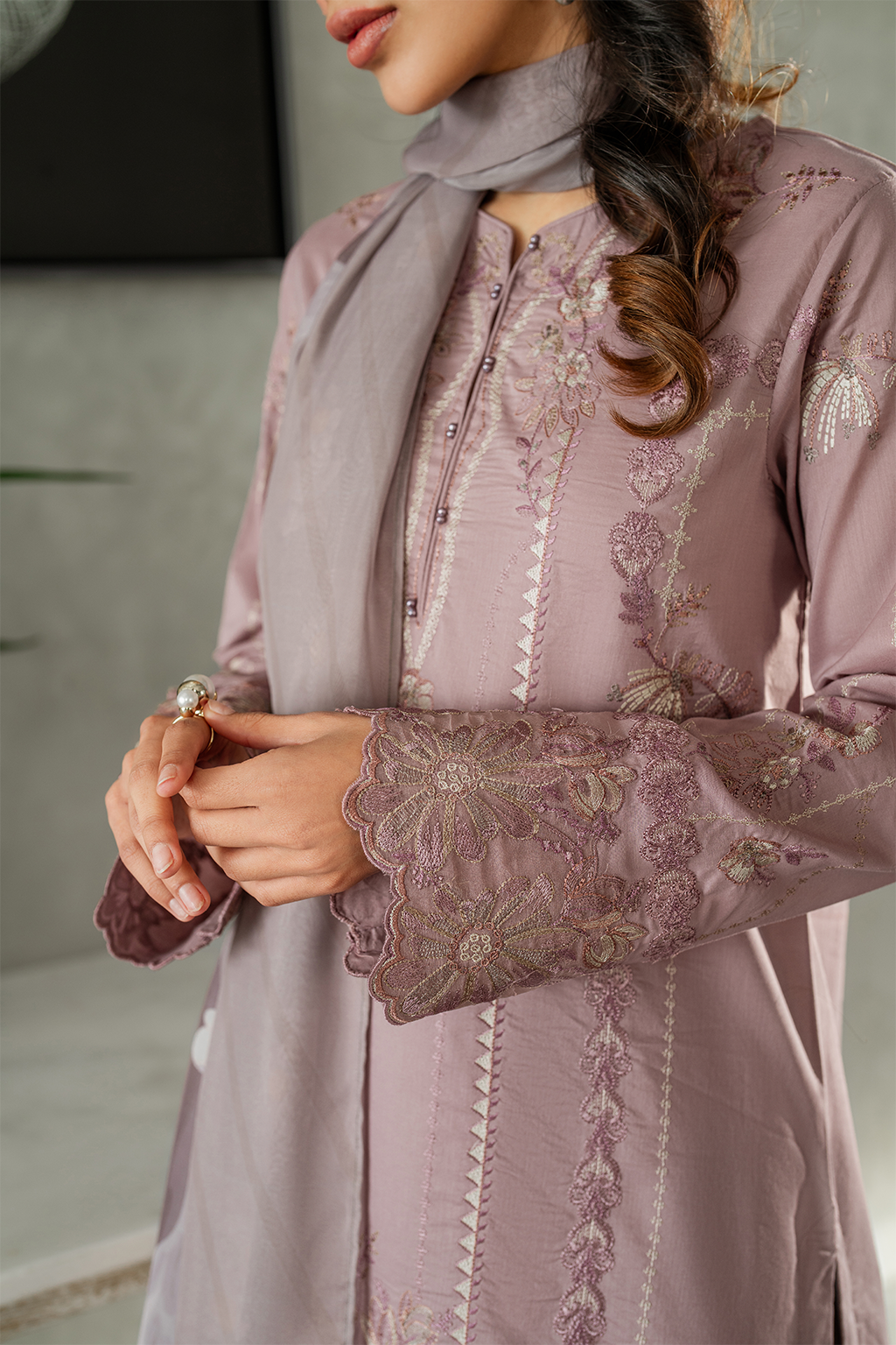 UE-398 Embroidered Lawn - Iznik