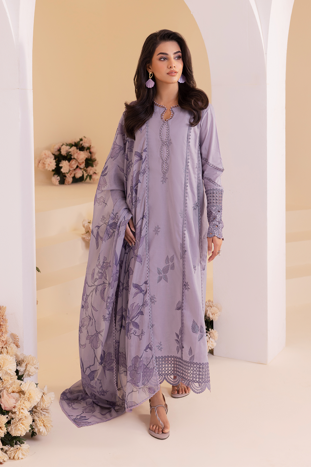 UE-252 Embroidered Lawn - Iznik