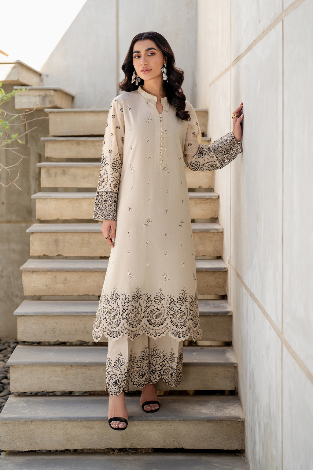 IP-266 Embroidered Lawn - Iznik
