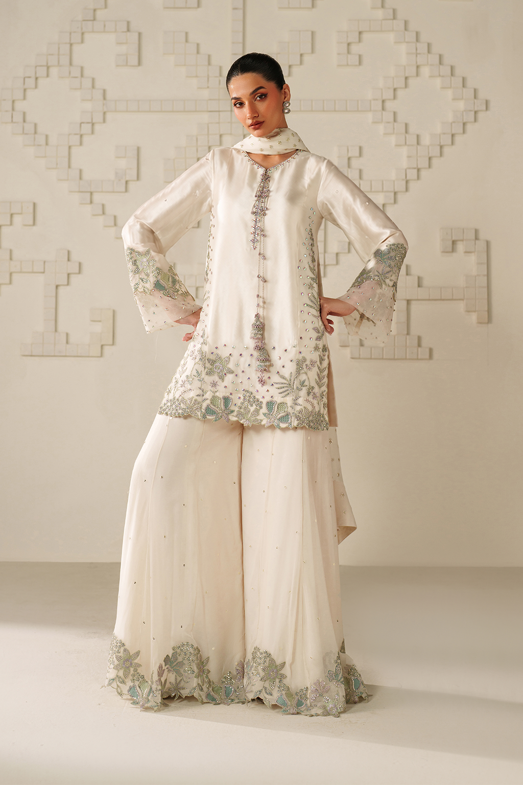 UE-620 Embroidered Ramen Silk - Iznik