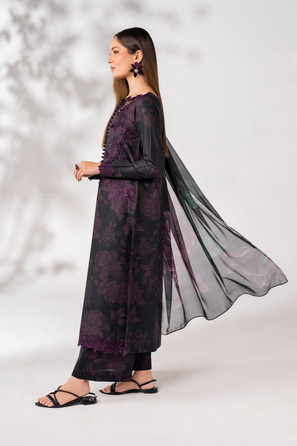UE-270 Printed Lawn - Iznik Global