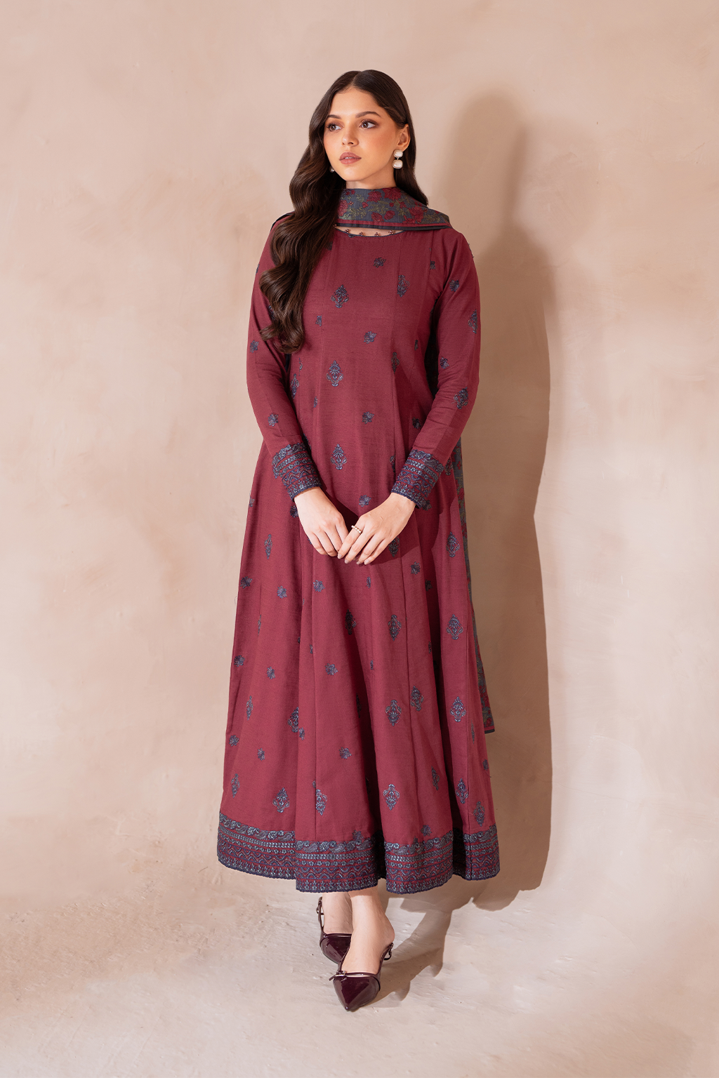 UE-372 Embroidered Khaddar - Iznik