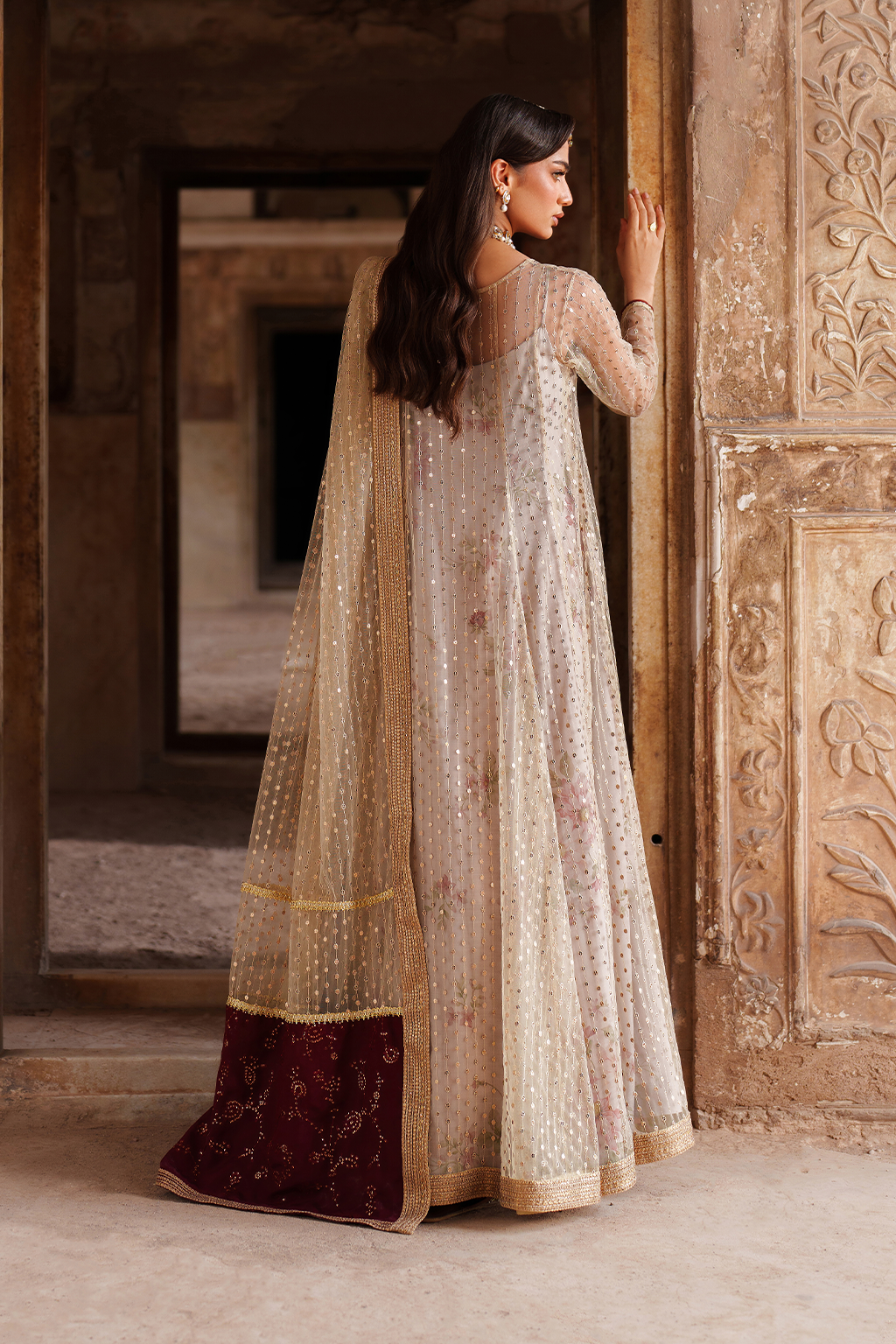 UE-548  Embroidered Net - Iznik