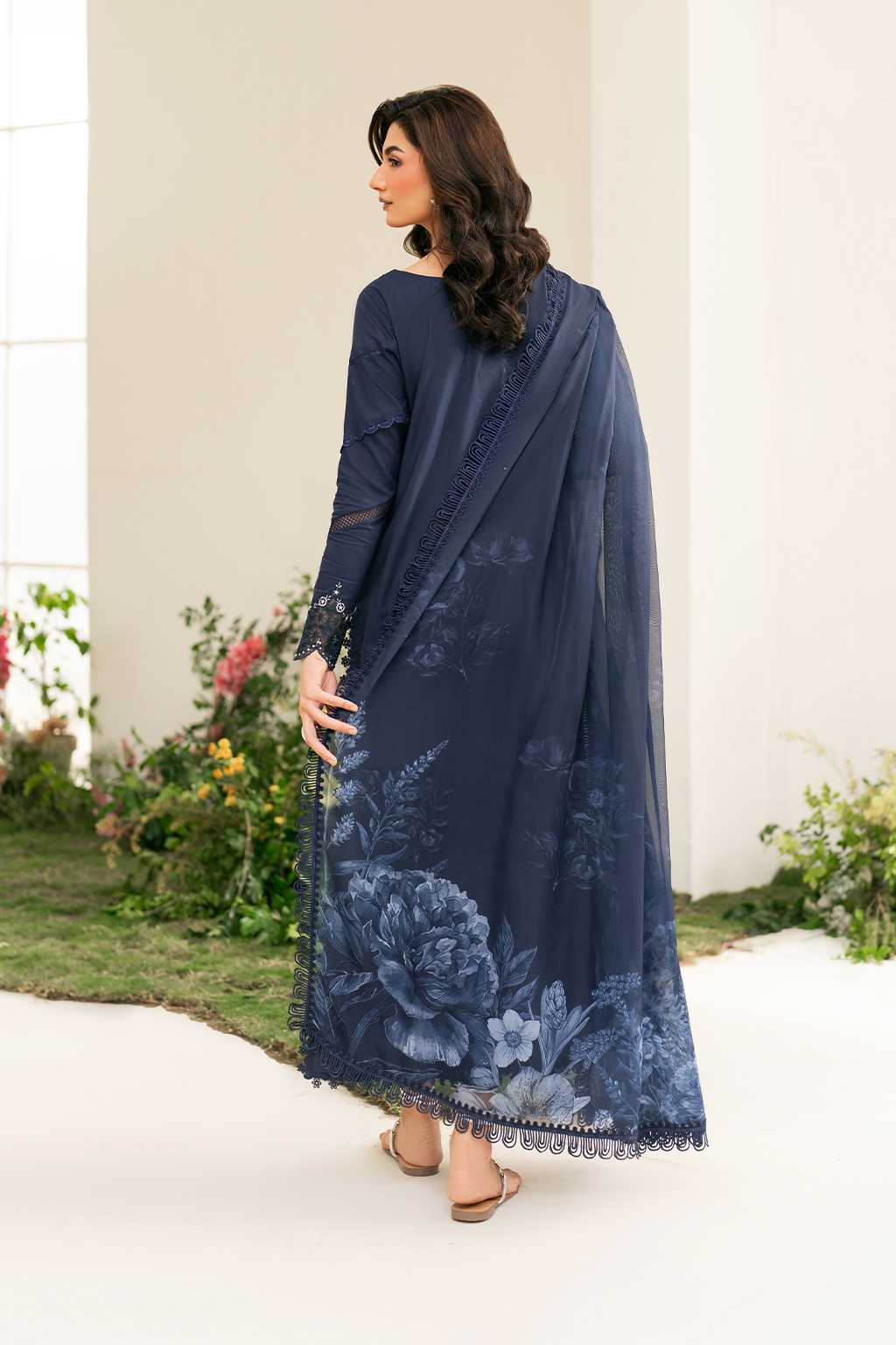 Embroidered Lawn dress - Iznik
