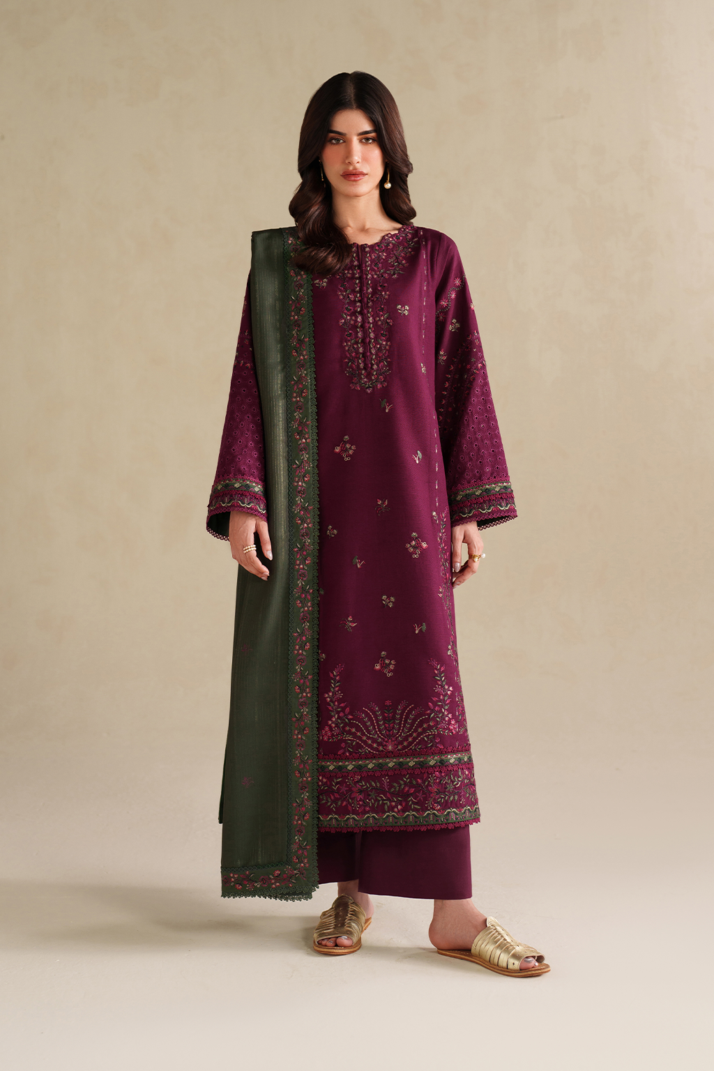 UE-579 Embroidered Khaddar - Iznik