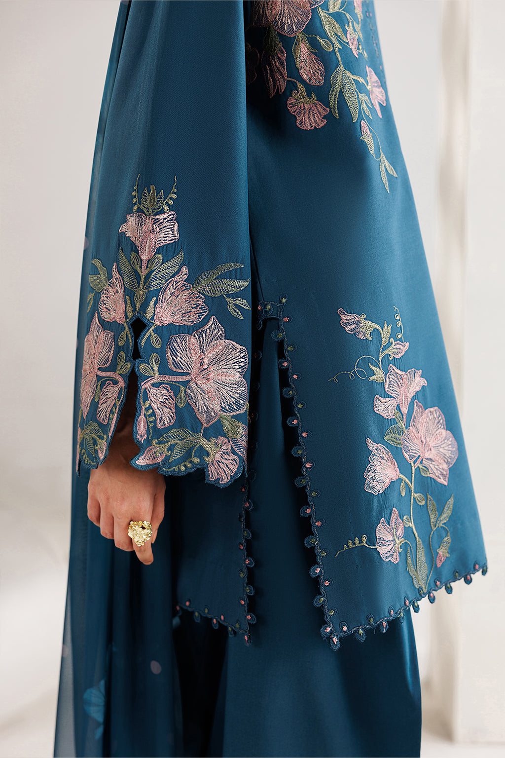 UE-690 Embroidered Lawn Secondary image