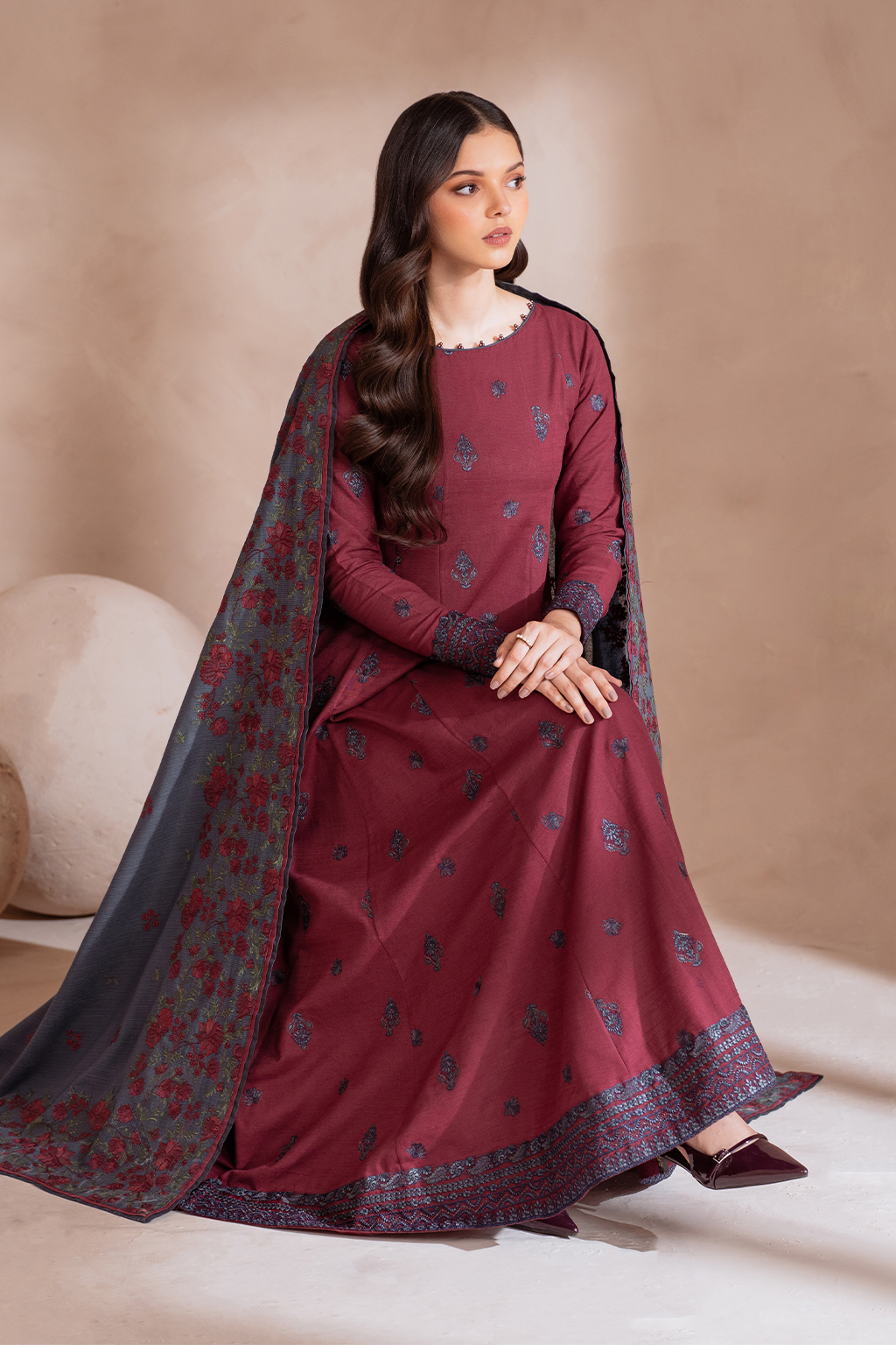 UE-372 Embroidered Khaddar - Iznik