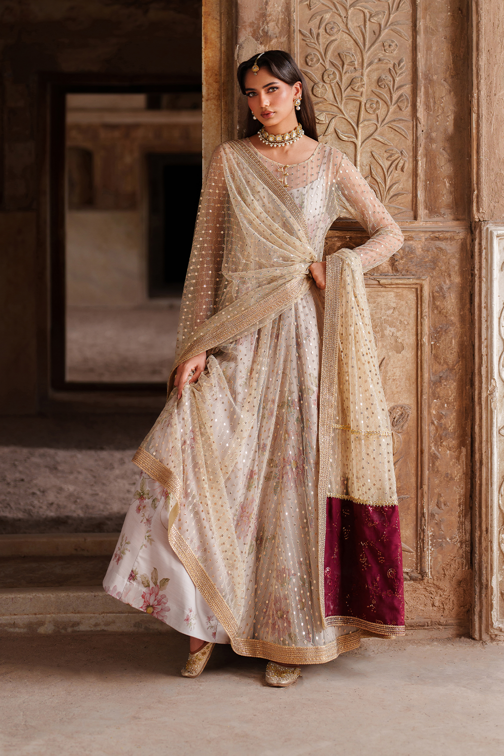 UE-548  Embroidered Net - Iznik