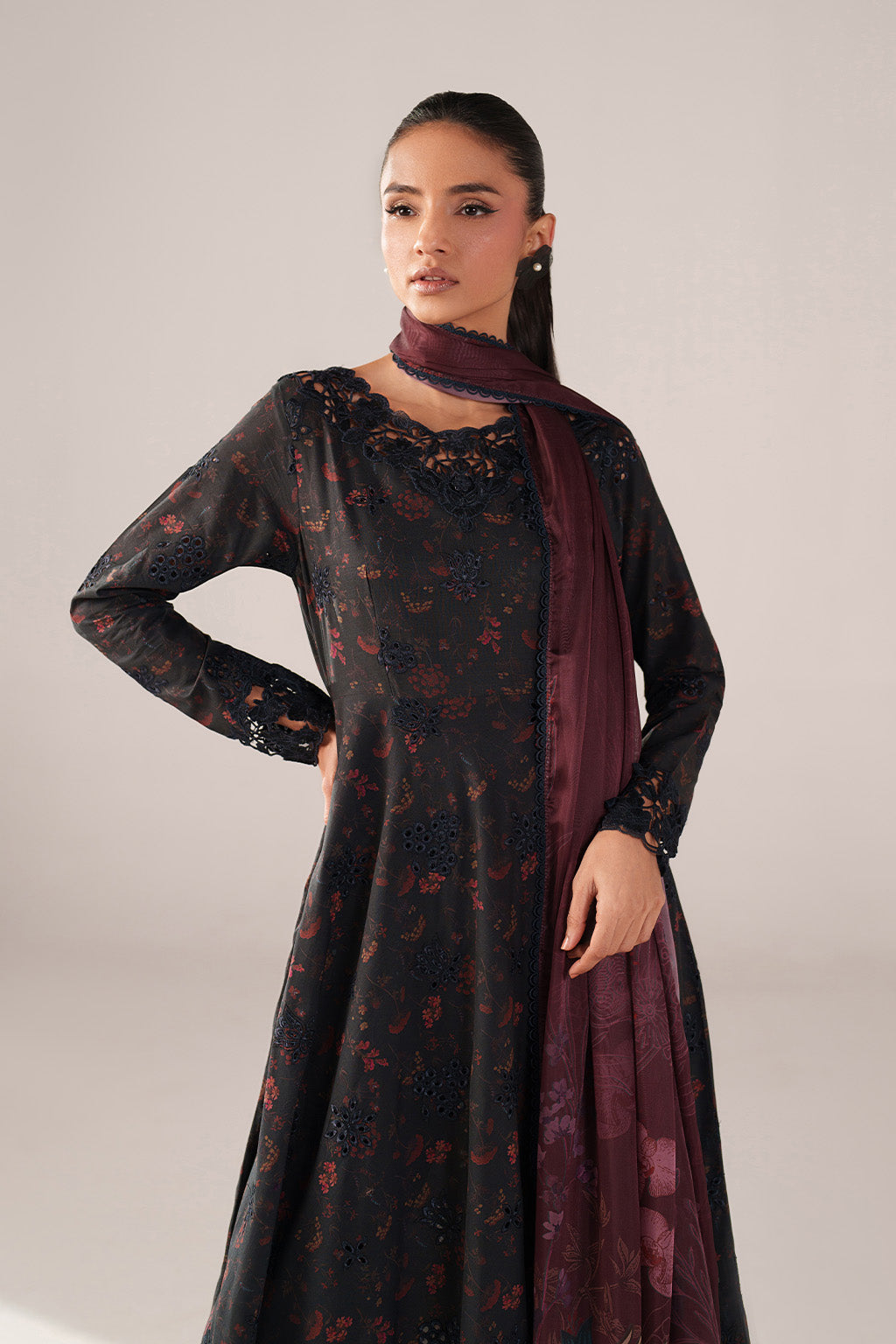 SS-09 Embroidered Lawn Main image