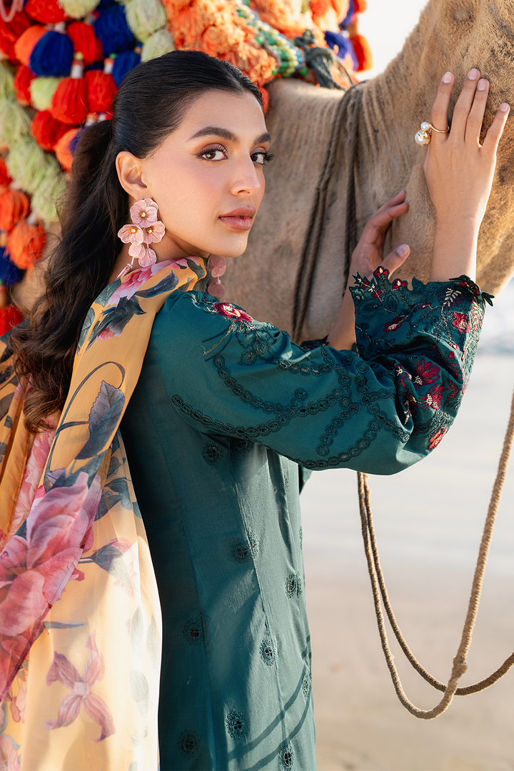 UE-381 Embroidered Lawn - Iznik
