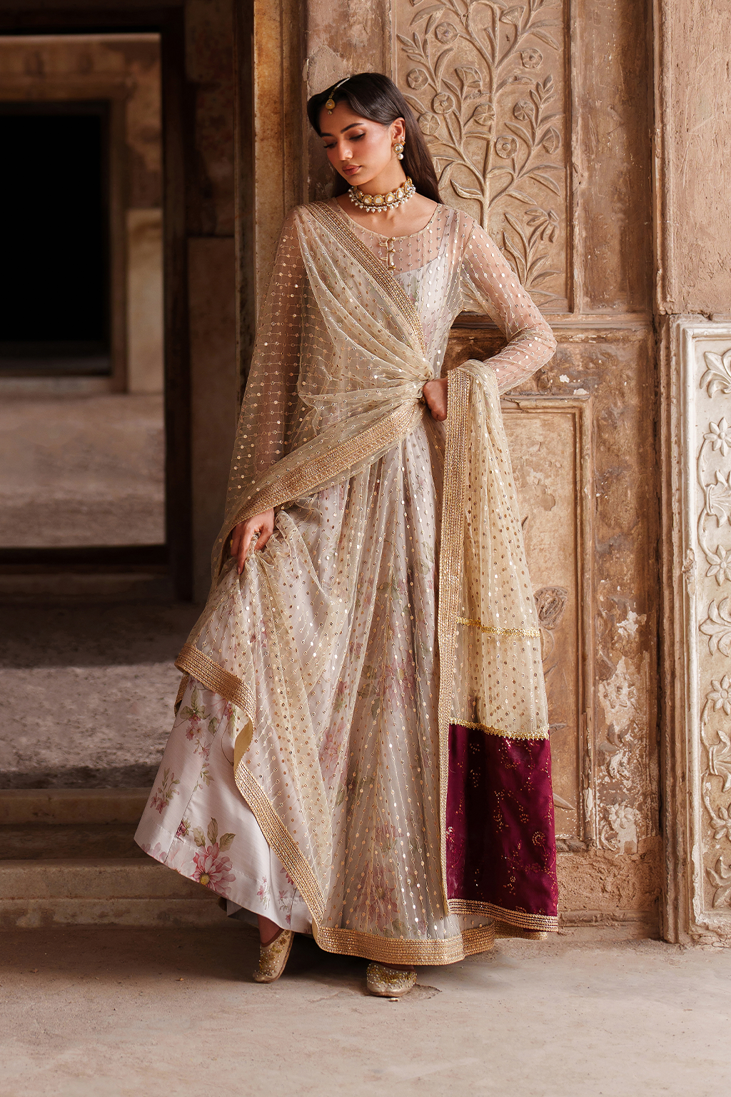 UE-548  Embroidered Net - Iznik