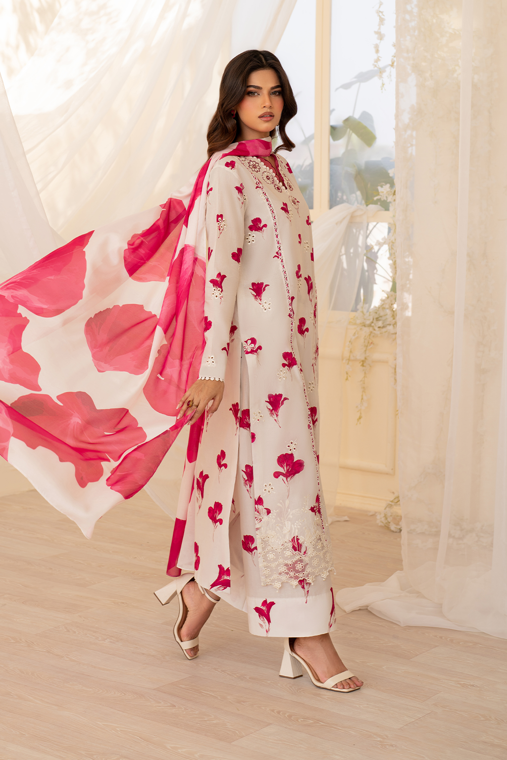 UE-443 Borer Embroidered Printed Lawn - Iznik
