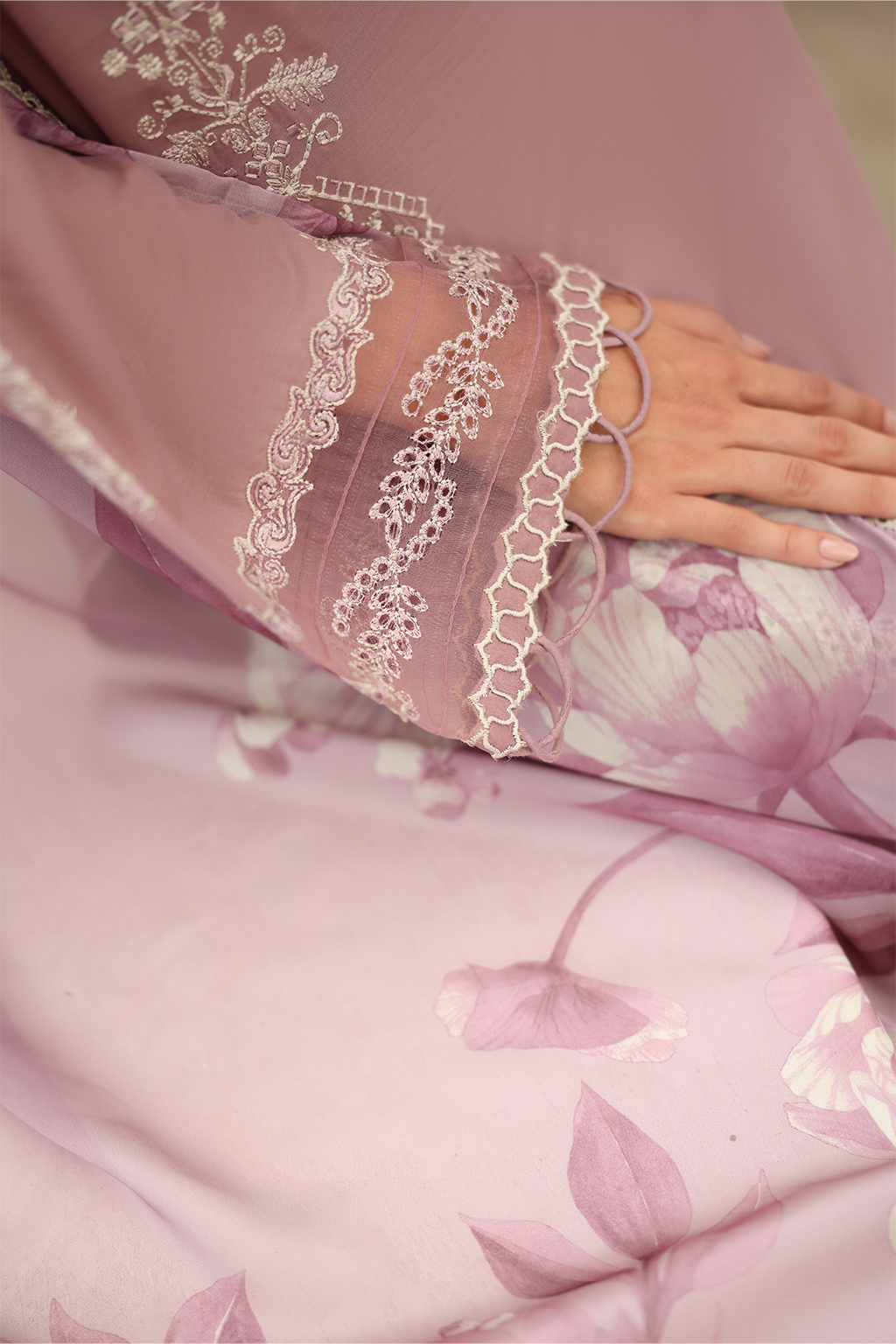 UE-525 Printed Lawn - Iznik