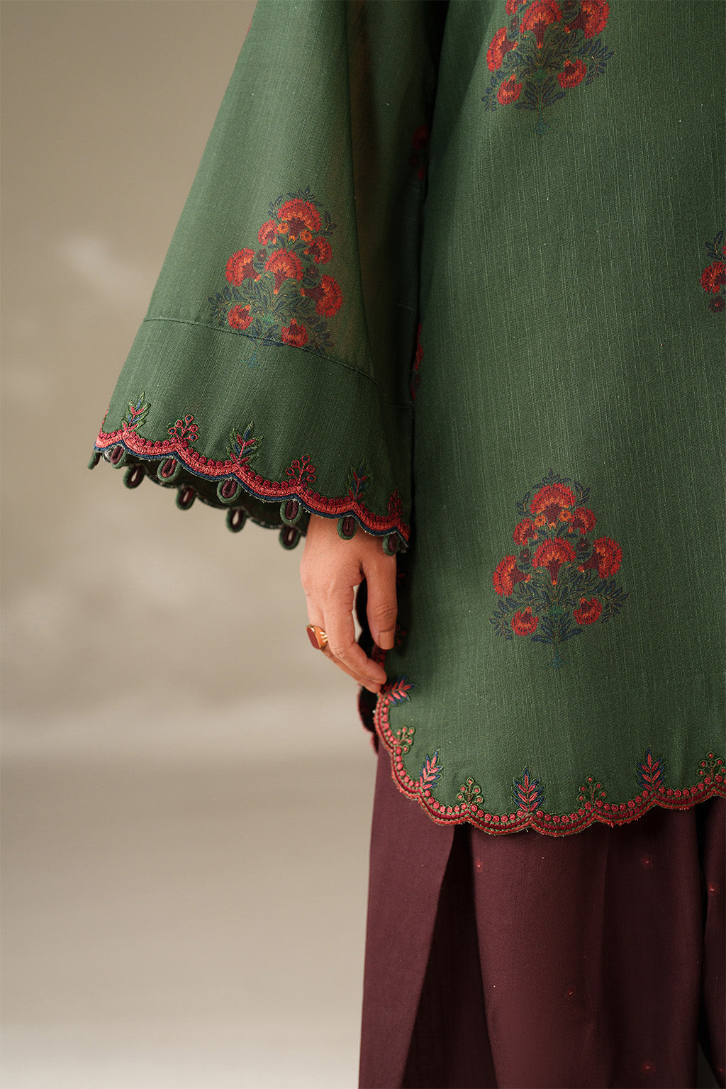 UE-561 Printed Khaddar - Iznik