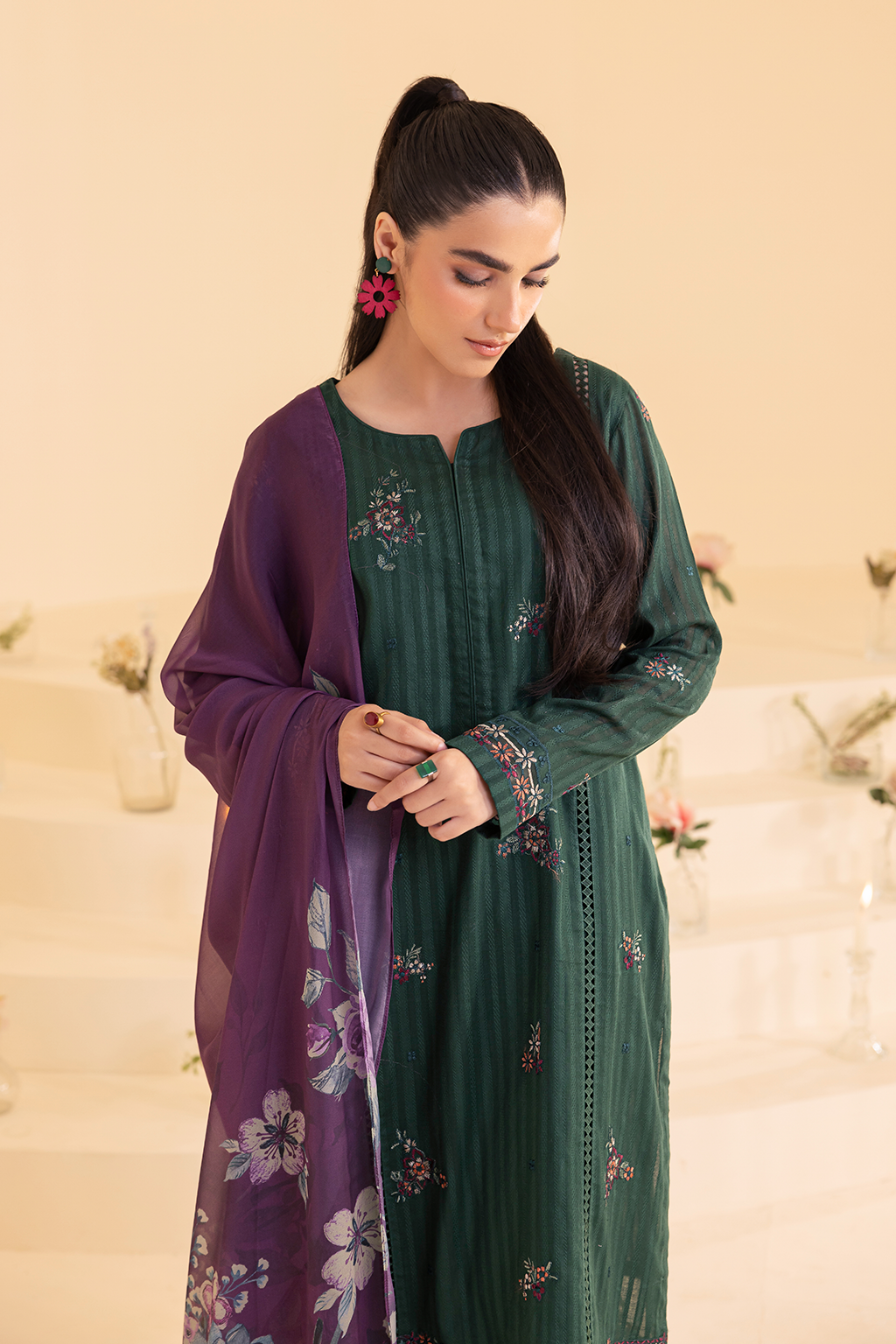 UE-250 Embroidered Lawn - Iznik