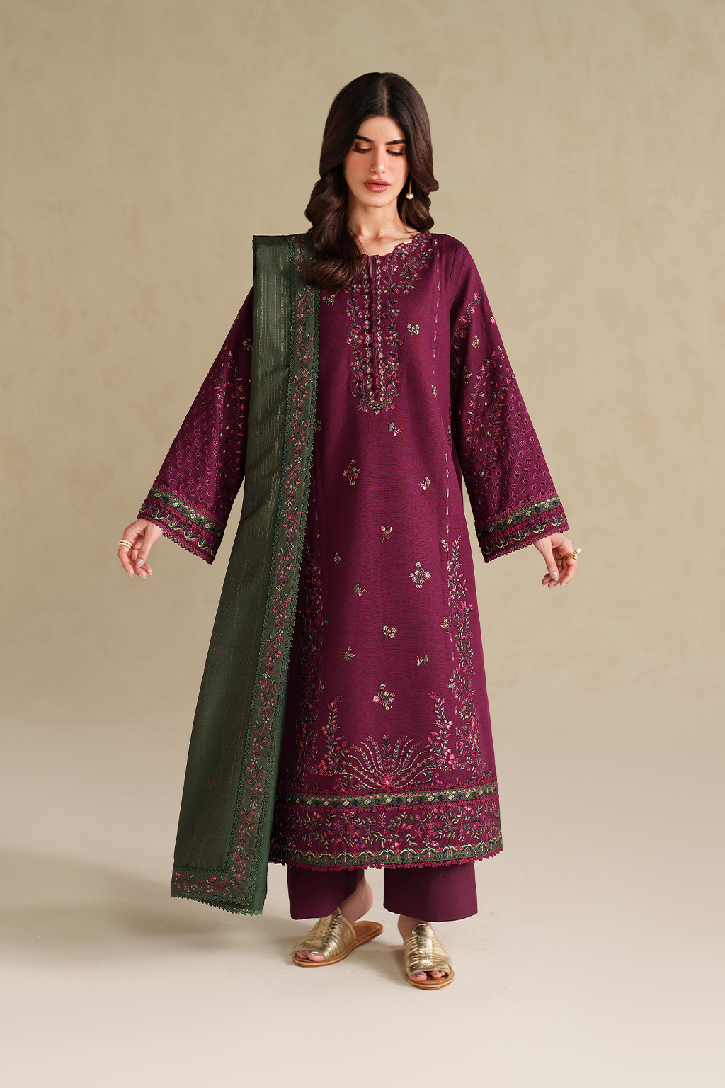 UE-579 Embroidered Khaddar - Iznik