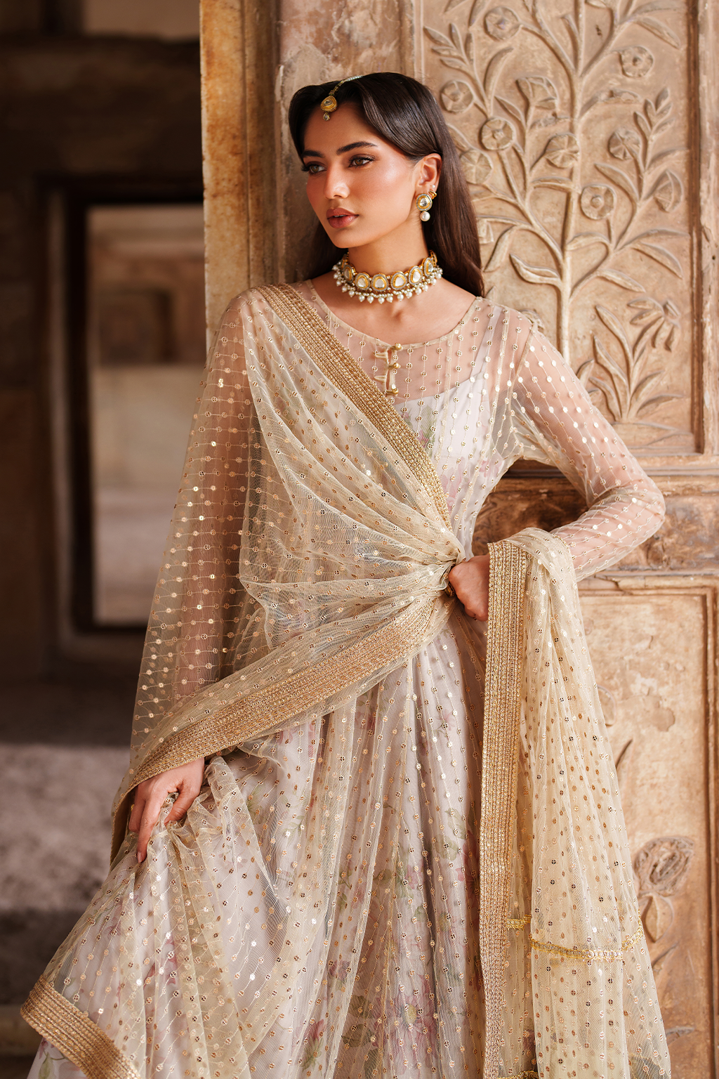 UE-548  Embroidered Net - Iznik