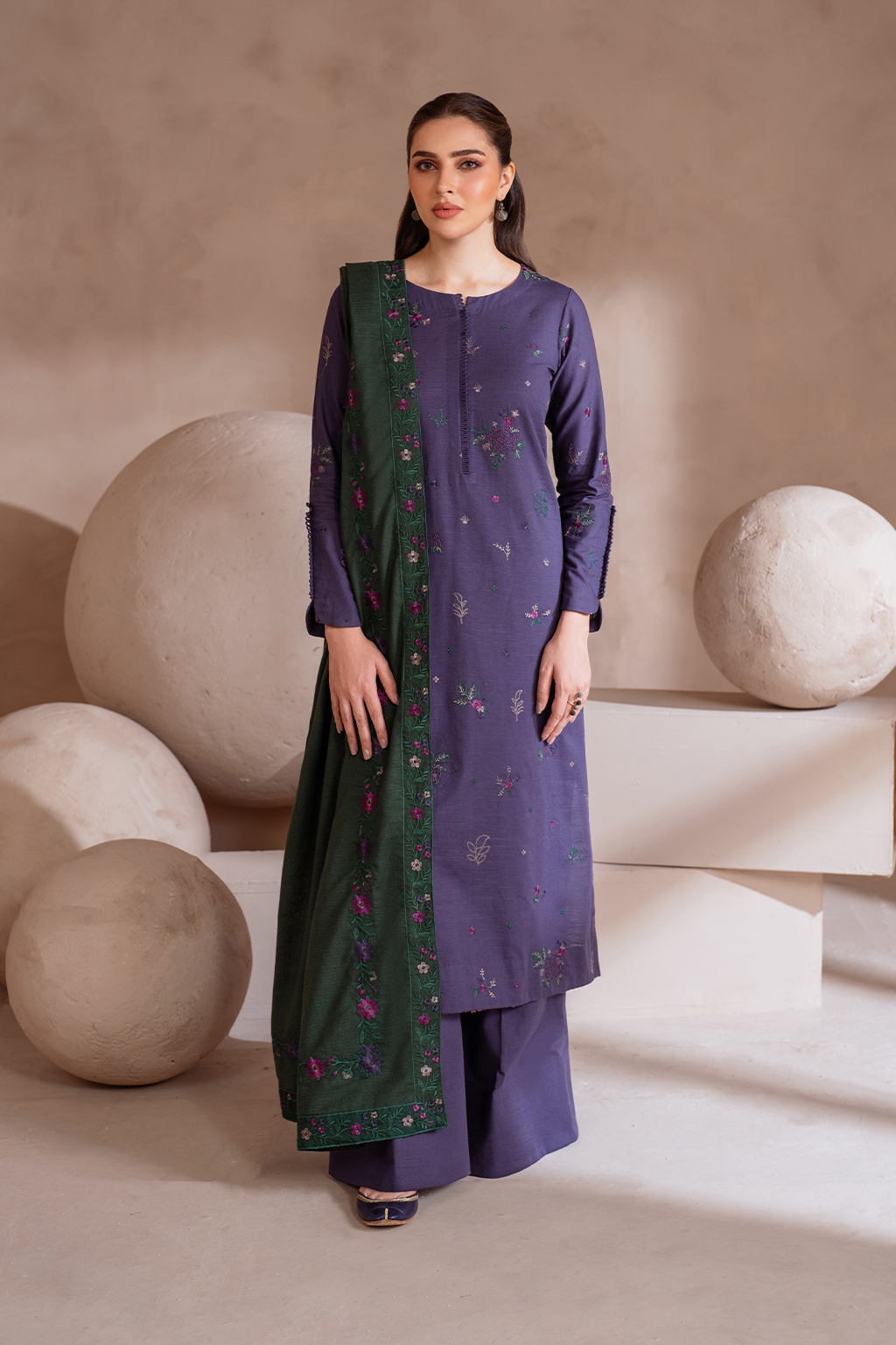 UE-366 Embroidered Khaddar - Iznik