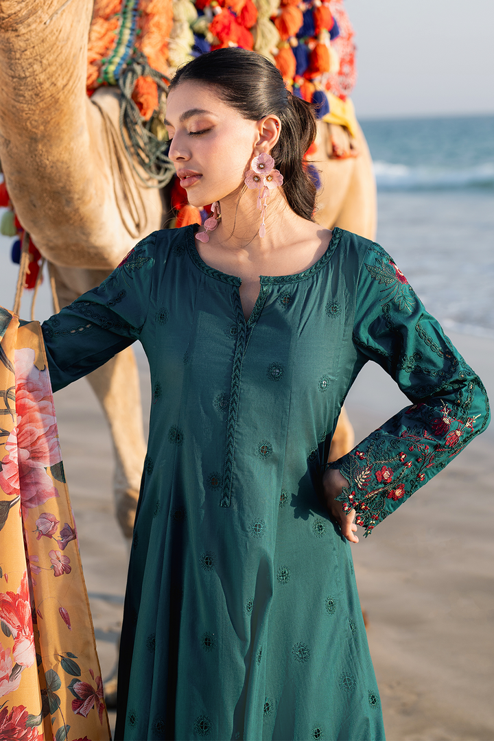 UE-381 Embroidered Lawn - Iznik