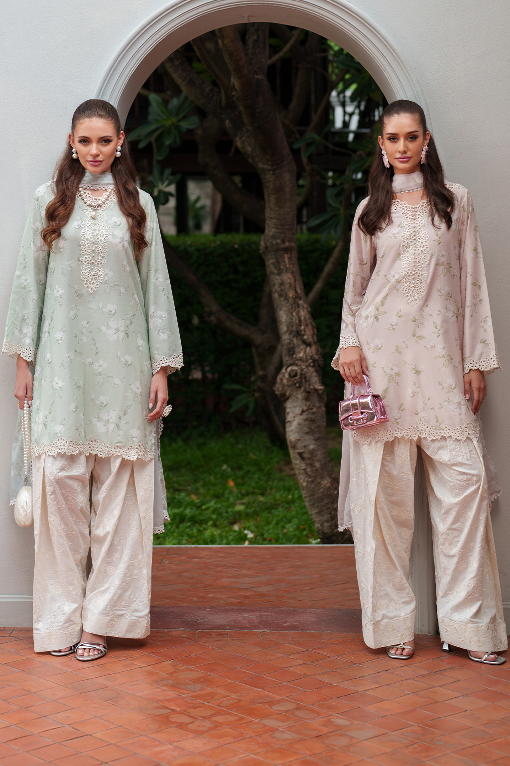 UE-527 Printed Lawn Secondary image