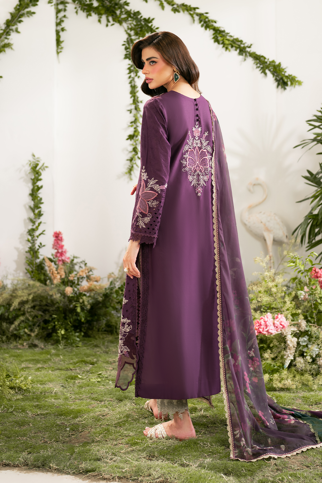 Embroidered Lawn dress - Iznik