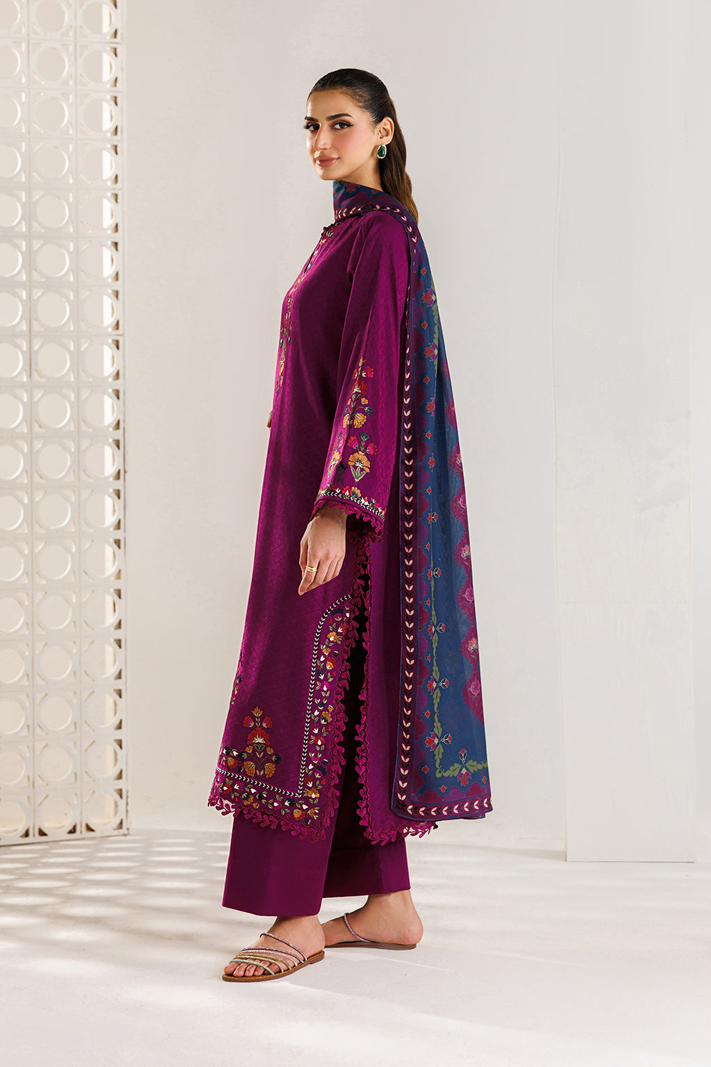 UE-680 Embroidered Lawn