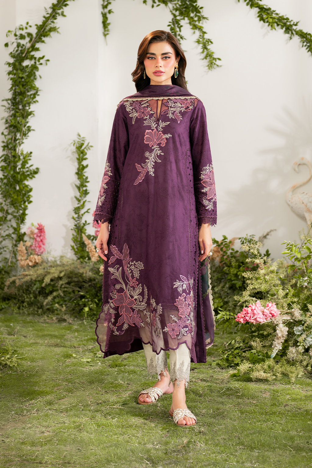 Embroidered Lawn dress - Iznik 