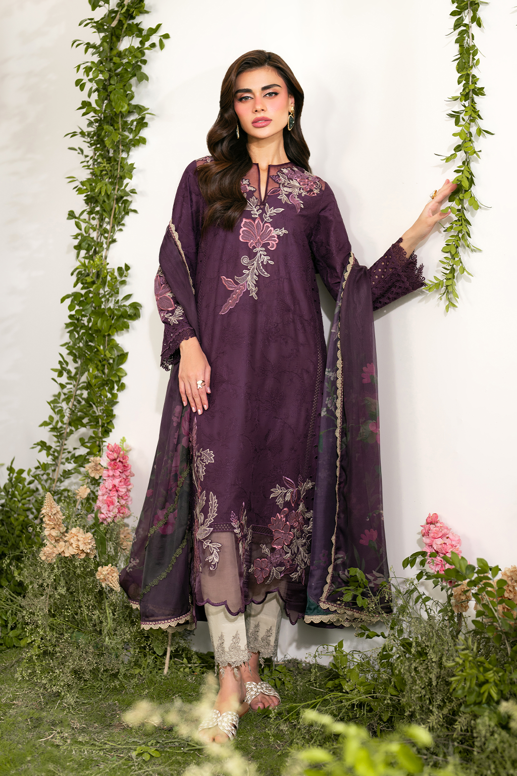 Embroidered Lawn dress - Iznik