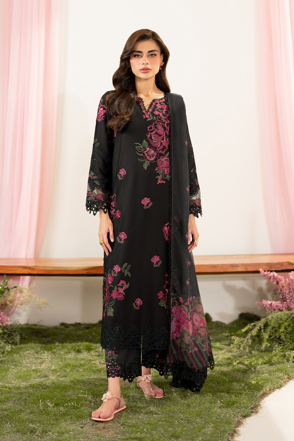 Embroidered Lawn dress - Iznik